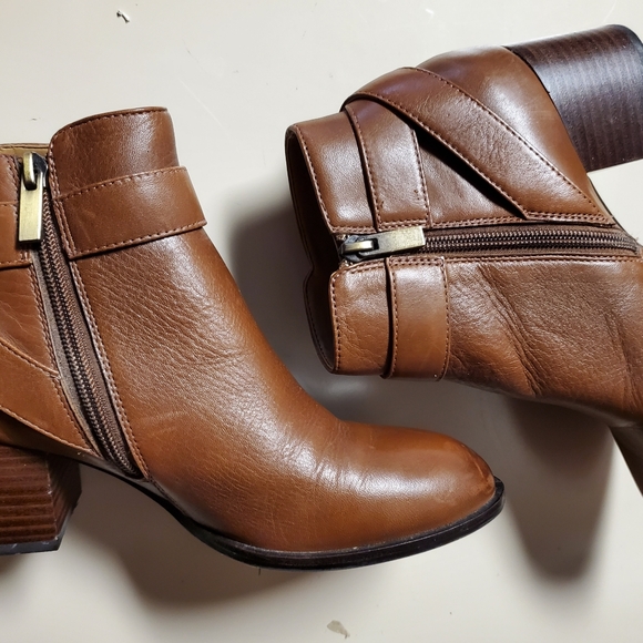 Aerosoles Heelrest Leather Bootie 7.5 med - Picture 4 of 14